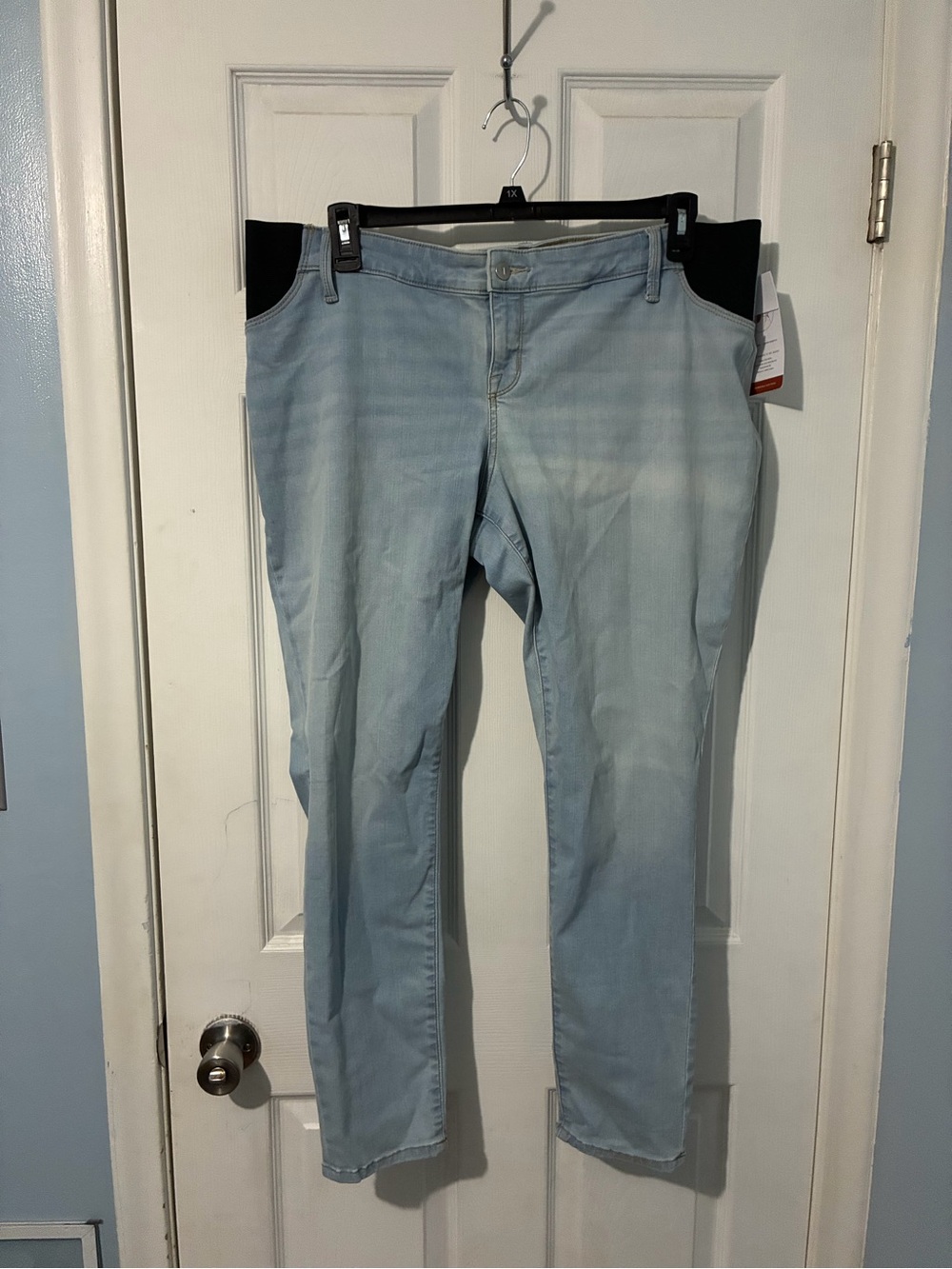 Light Wash Stretch Women's Maternity Jeans - Comfortable Everyday Fit